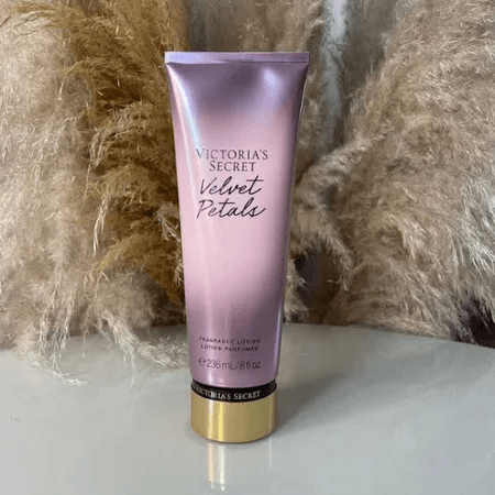 Victoria's Secret - Creme Velvet Petals